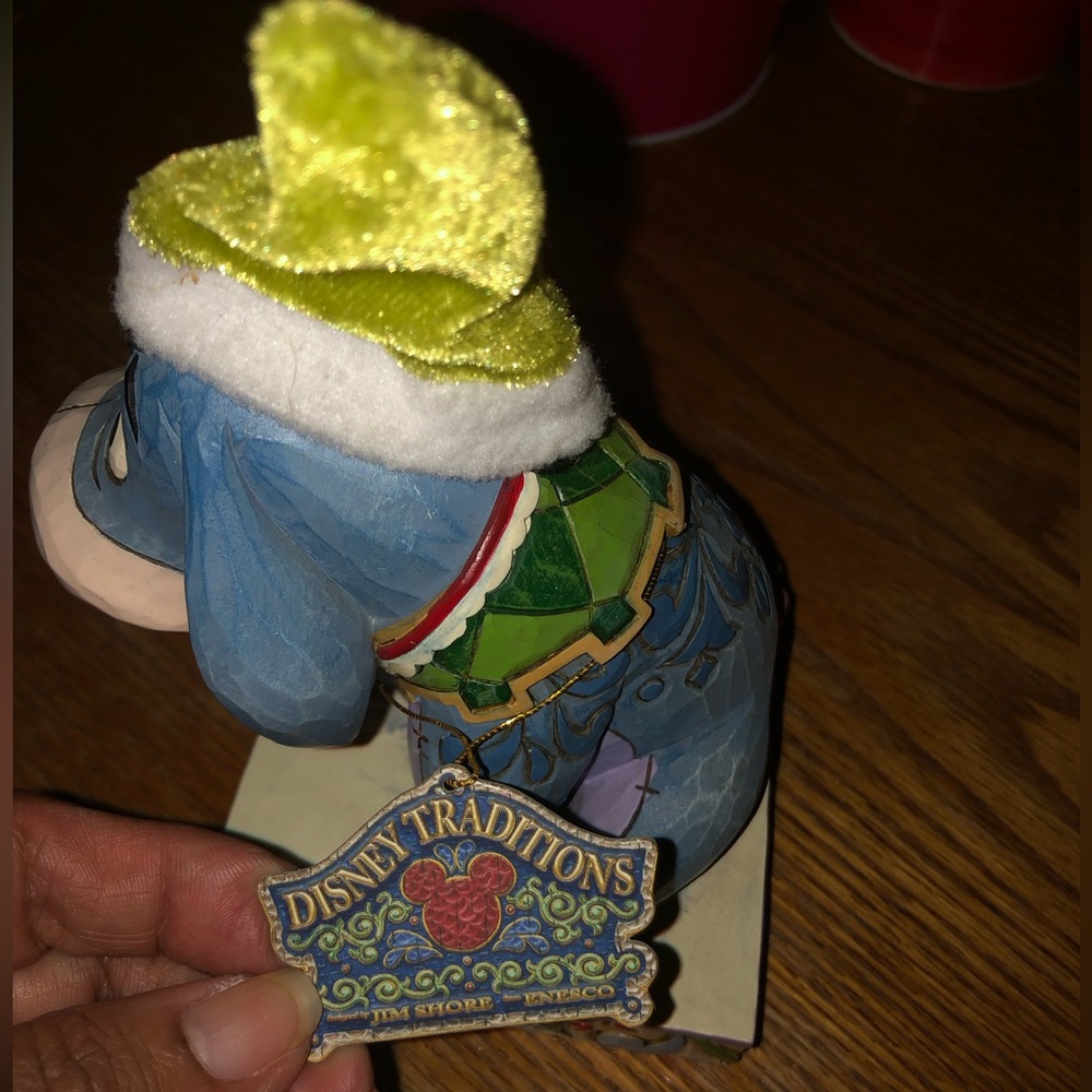 JIM SHORE WALT DISNEY SHOWCASE EEYORE SANTAS LITTLE HELPER FIGURINE - Picture 4 of 5